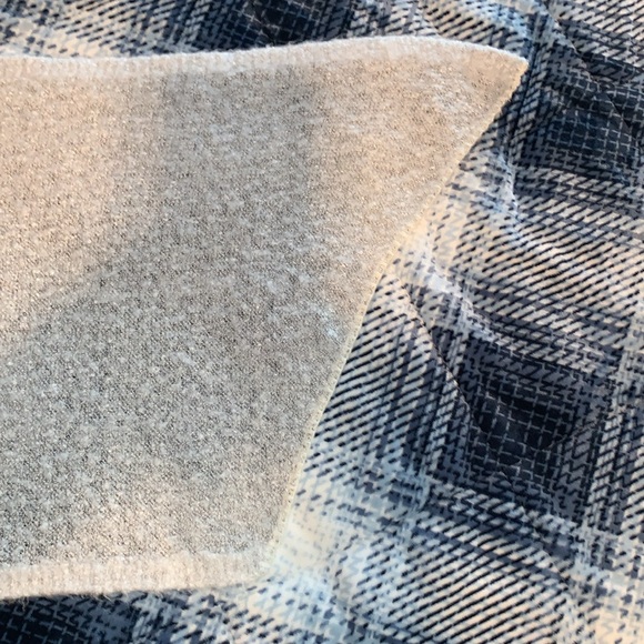 Cozy CC Exclusives shawl, silver grey - Picture 4 of 4